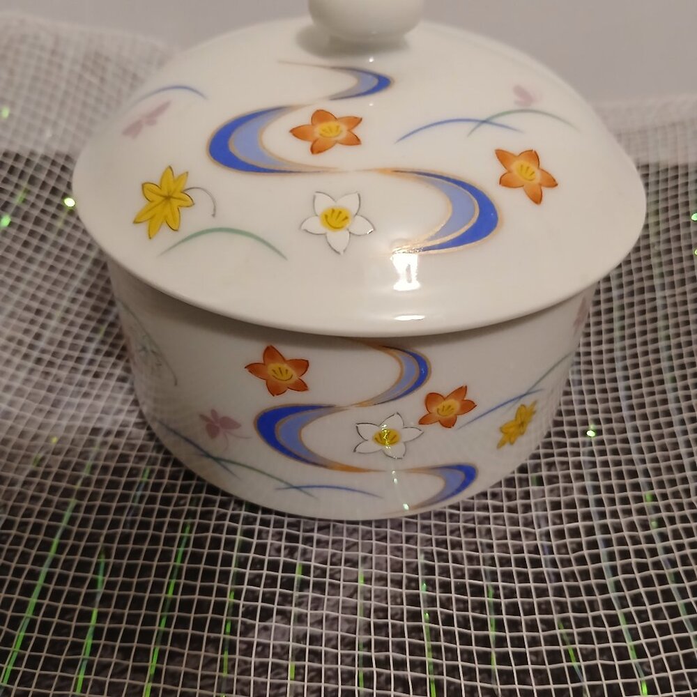 Japanese Porcelain Lidded Rice Bowl/Trinket Dish